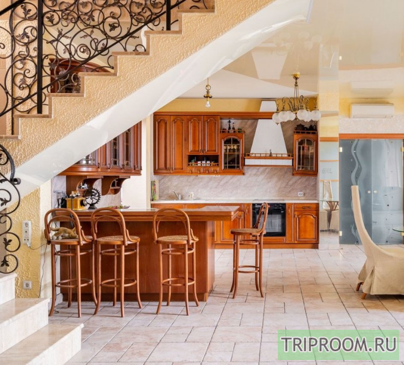 7-я линия В.О. д. 34, 4-комнатная квартира в Санкт-Петербурге посуточно ...